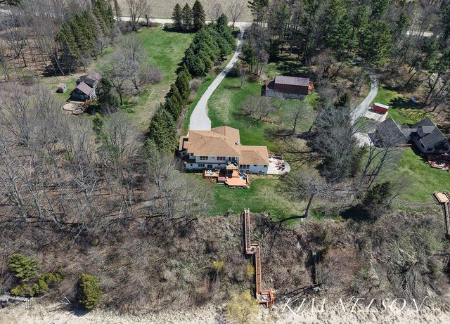 8937 S Indian Hills Road, Montague, MI 49437