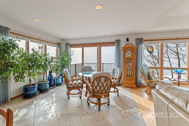 8937 S Indian Hills Road, Montague, MI 49437