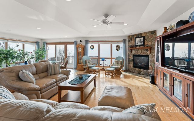 8937 S Indian Hills Road, Montague, MI 49437