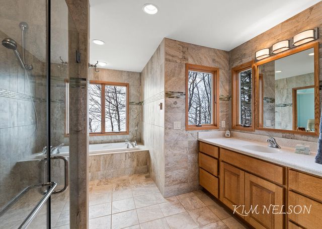 8937 S Indian Hills Road, Montague, MI 49437