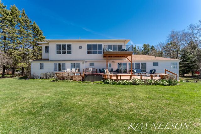 8937 S Indian Hills Road, Montague, MI 49437