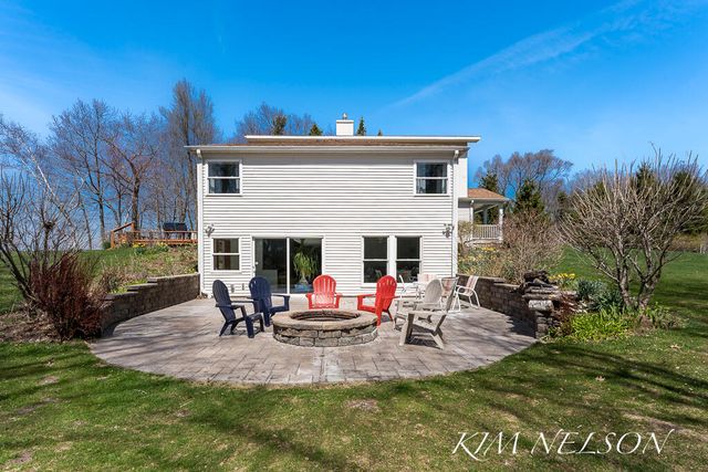 8937 S Indian Hills Road, Montague, MI 49437