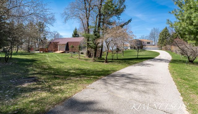 8937 S Indian Hills Road, Montague, MI 49437
