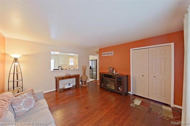 34455 Rhonswood Street, Farmington Hills, MI 48335