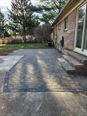 34455 Rhonswood Street, Farmington Hills, MI 48335