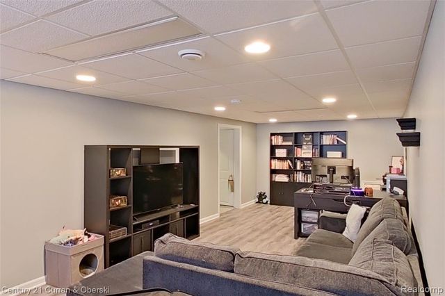 34455 Rhonswood Street, Farmington Hills, MI 48335