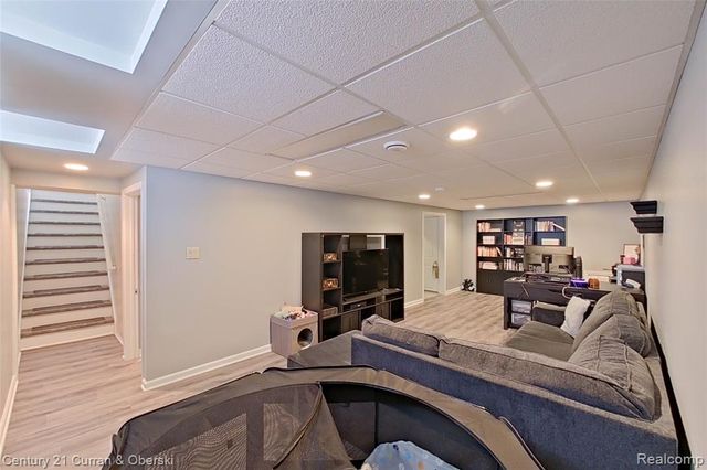 34455 Rhonswood Street, Farmington Hills, MI 48335