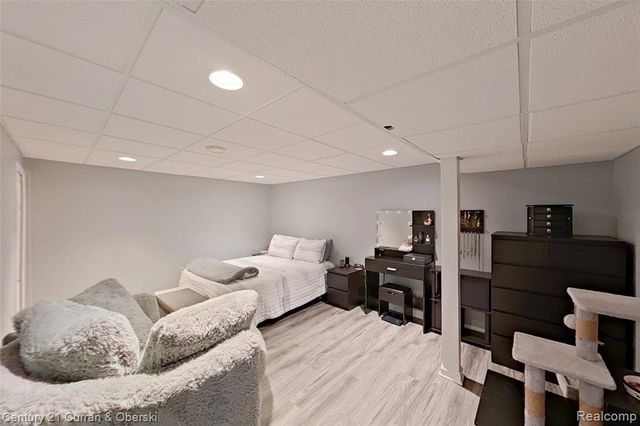 34455 Rhonswood Street, Farmington Hills, MI 48335