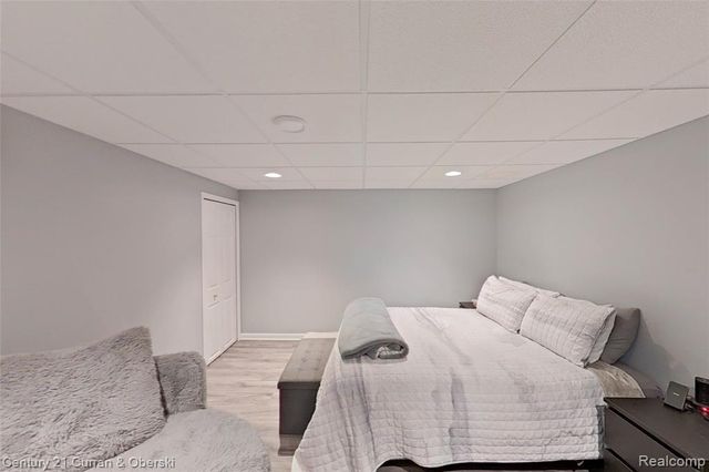 34455 Rhonswood Street, Farmington Hills, MI 48335