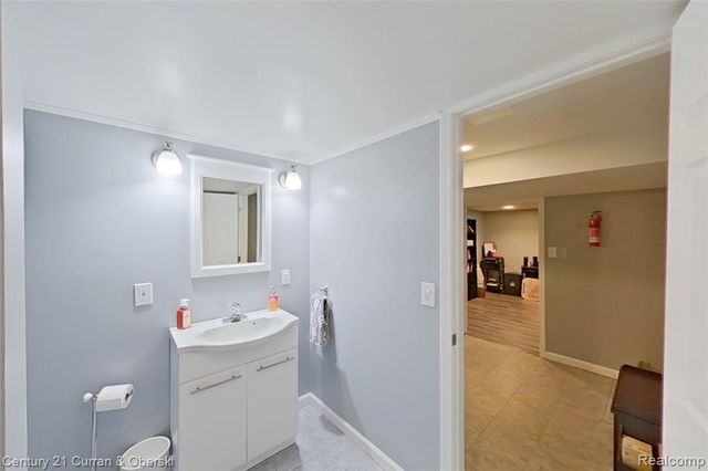 34455 Rhonswood Street, Farmington Hills, MI 48335