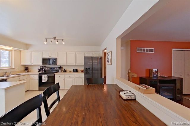 34455 Rhonswood Street, Farmington Hills, MI 48335