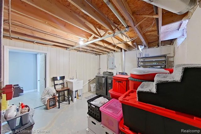 34455 Rhonswood Street, Farmington Hills, MI 48335