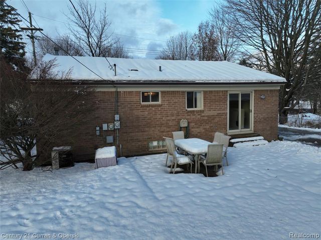 34455 Rhonswood Street, Farmington Hills, MI 48335