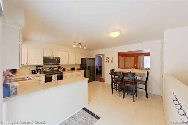 34455 Rhonswood Street, Farmington Hills, MI 48335