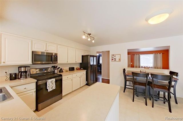 34455 Rhonswood Street, Farmington Hills, MI 48335