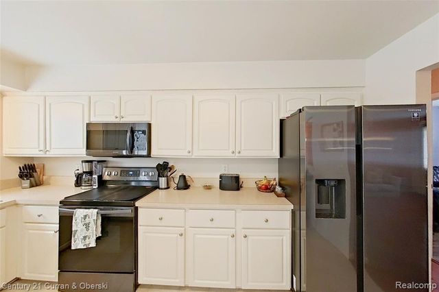 34455 Rhonswood Street, Farmington Hills, MI 48335