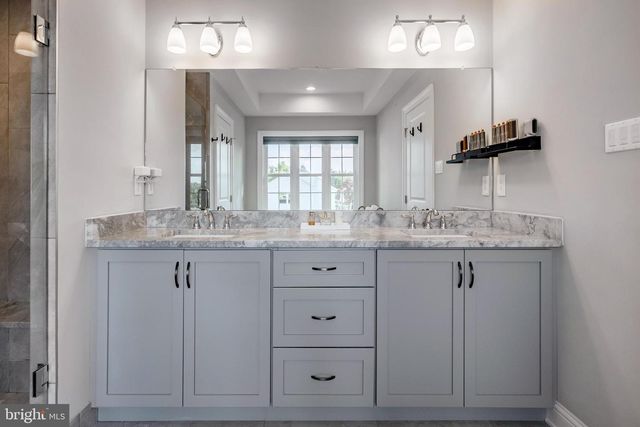 24 OAKLAND RD, Broomall, PA 19008