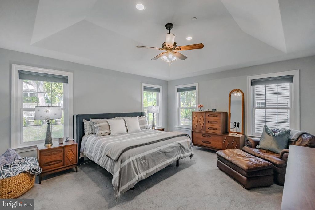 24 OAKLAND RD, Broomall, PA 19008