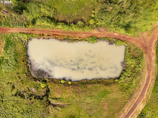 1066 RED HILL Rd, Oakland, OR 97462