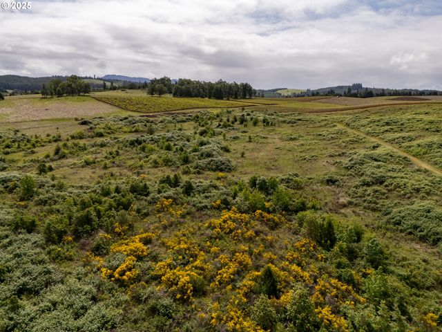 1066 RED HILL Rd, Oakland, OR 97462