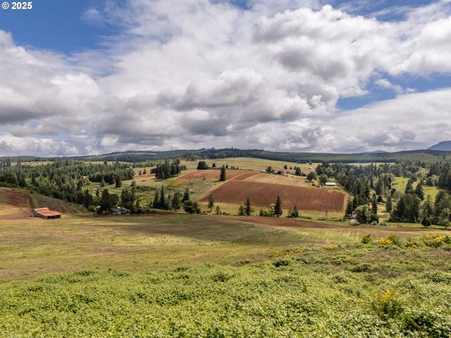 1066 RED HILL Rd, Oakland, OR 97462