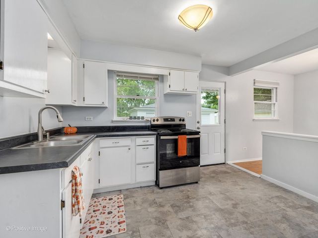 5798 Pershing Avenue, Downers Grove, IL 60516