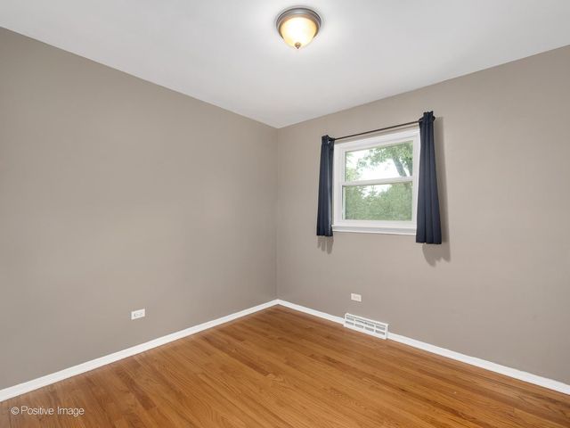 5798 Pershing Avenue, Downers Grove, IL 60516