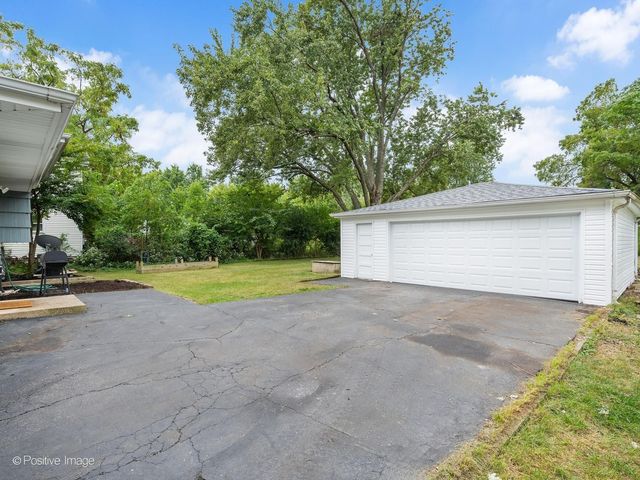 5798 Pershing Avenue, Downers Grove, IL 60516