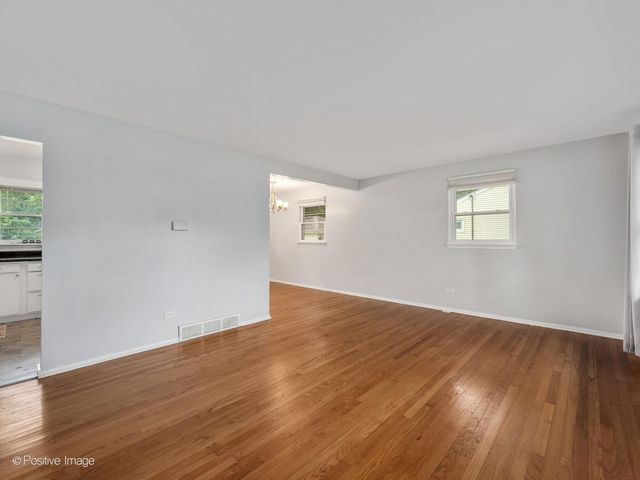 5798 Pershing Avenue, Downers Grove, IL 60516