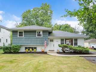 5798 Pershing Avenue, Downers Grove, IL 60516