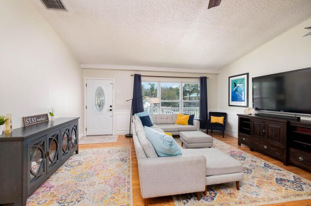 112 Peace Avenue, Tavernier, FL 33070