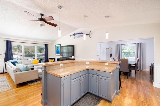 112 Peace Avenue, Tavernier, FL 33070