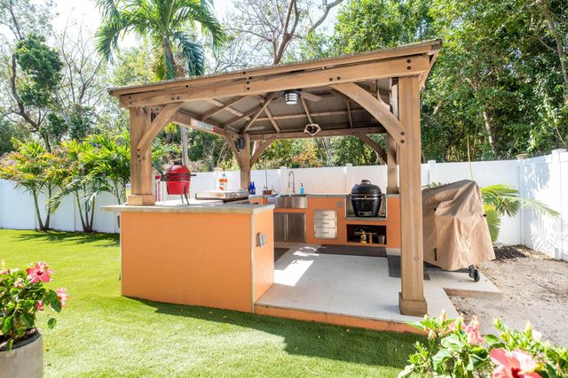 112 Peace Avenue, Tavernier, FL 33070