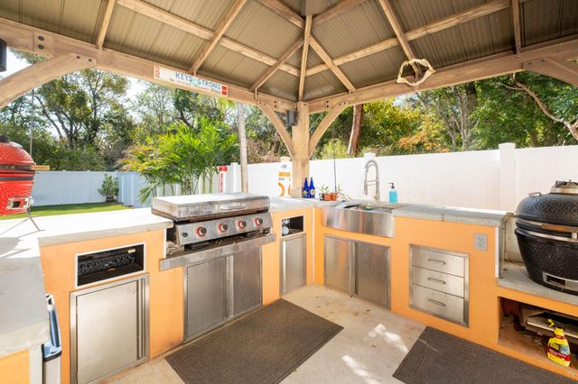 112 Peace Avenue, Tavernier, FL 33070