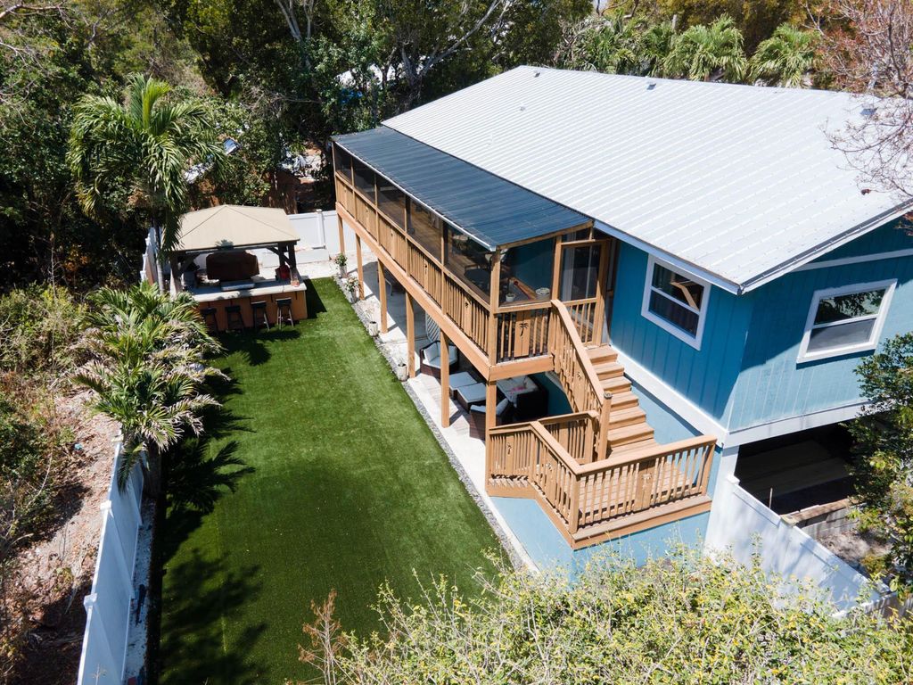 112 Peace Avenue, Tavernier, FL 33070