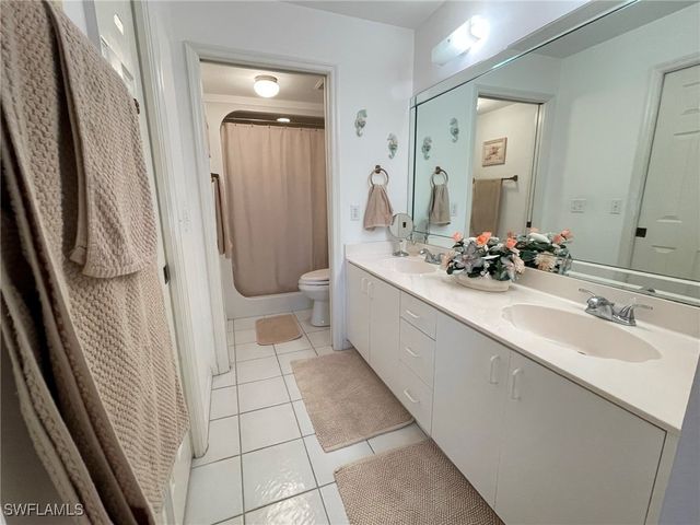 153 Gabriel CIR 3003, Naples, FL 34104