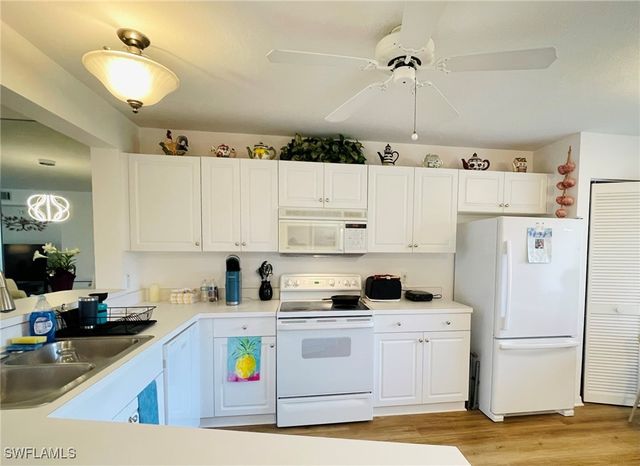 153 Gabriel CIR 3003, Naples, FL 34104