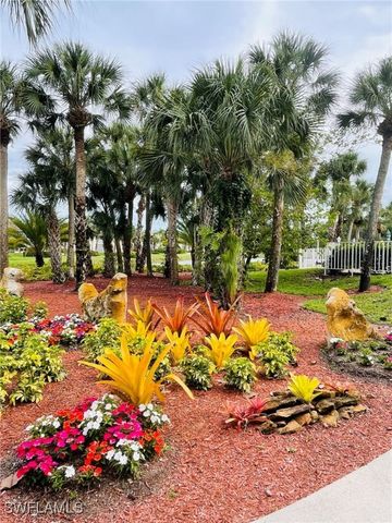 153 Gabriel CIR 3003, Naples, FL 34104