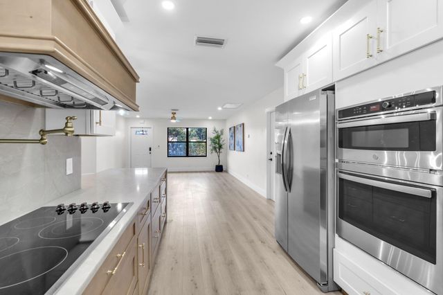 15438 Los Angeles Drive, Loxahatchee Groves, FL 33470