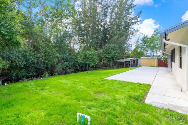 15438 Los Angeles Drive, Loxahatchee Groves, FL 33470