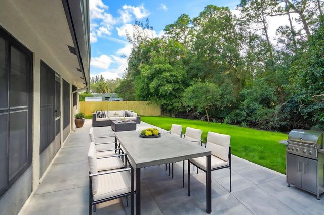 15438 Los Angeles Drive, Loxahatchee Groves, FL 33470