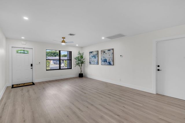 15438 Los Angeles Drive, Loxahatchee Groves, FL 33470