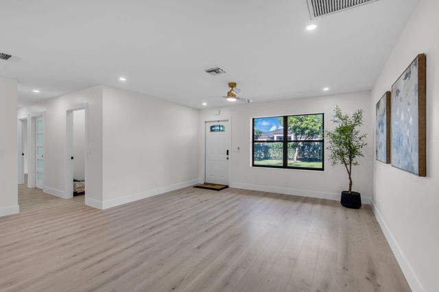 15438 Los Angeles Drive, Loxahatchee Groves, FL 33470