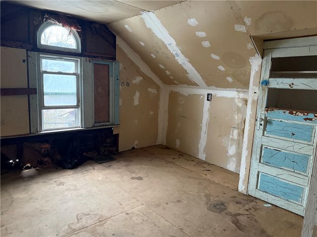 10 W Miller St, New Castle, PA 16102