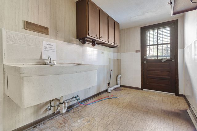 16747 Paxton Avenue, South Holland, IL 60473