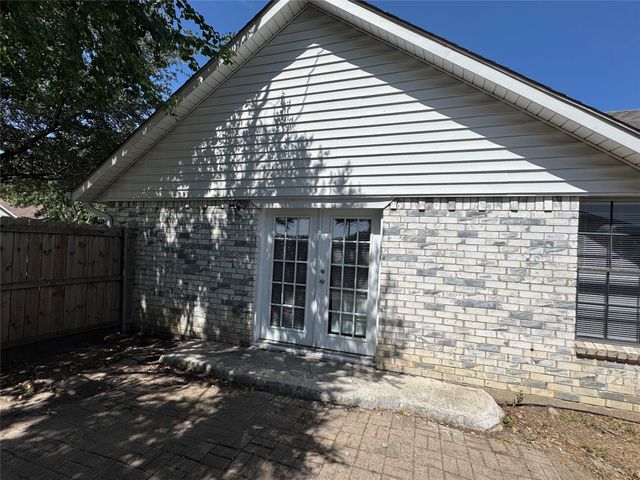 2465 Chadwick Drive, Fort Worth, TX 76131
