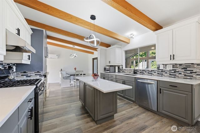 8808 Line Road, Lynden, WA 98264