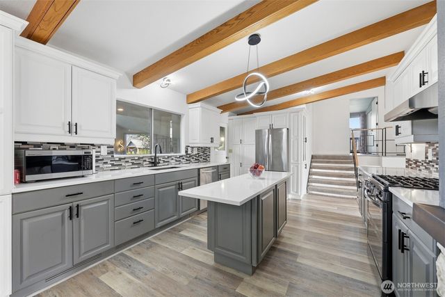 8808 Line Road, Lynden, WA 98264