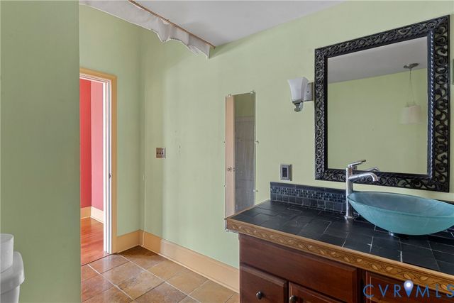 124 W Bank St, Petersburg, VA 23803