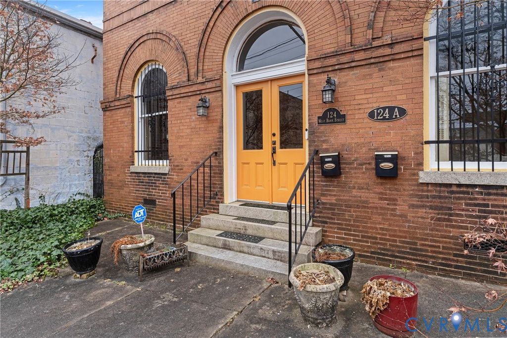 124 W Bank St, Petersburg, VA 23803